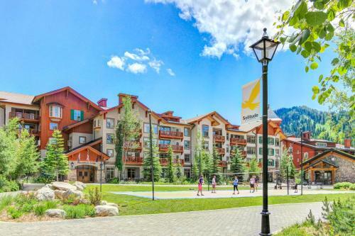 Powderhorn Lodge 411: Mountain Majesty Suite