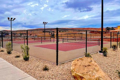 Red Cliffs Retreat About 36 Mi To Zion Natl Park
