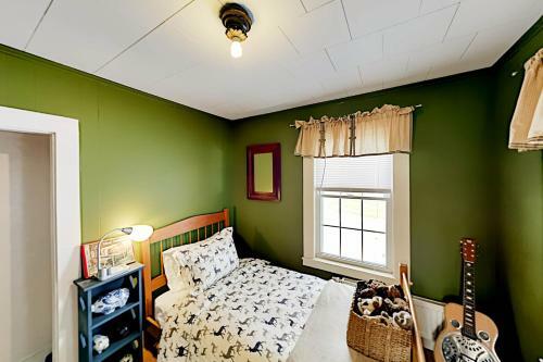 Historic Hemlock Ridge Farm - 40 Acres & Orchards Home