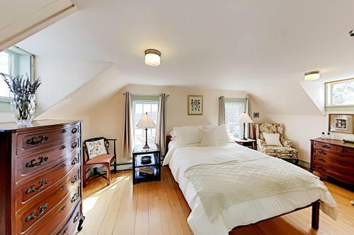 Historic Hemlock Ridge Farm - 40 Acres & Orchards Home