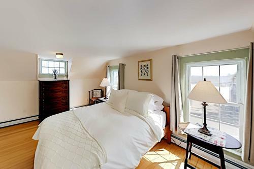 Historic Hemlock Ridge Farm - 40 Acres & Orchards Home