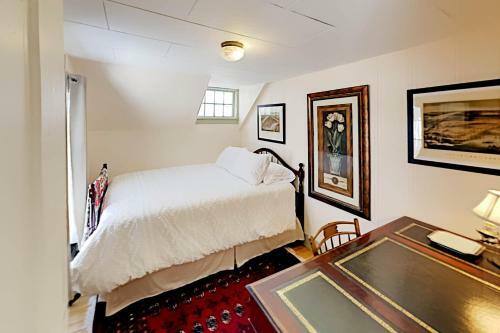 Historic Hemlock Ridge Farm - 40 Acres & Orchards Home