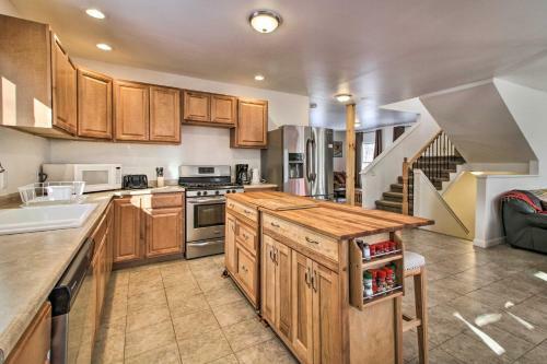 Stylish Killington House - 3 Miles To Skiing!