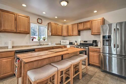 Stylish Killington House - 3 Miles To Skiing!