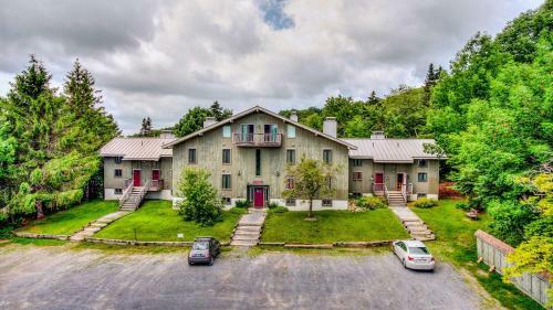 Ski-in And Ski-out Peru Condo At Bromley Mountain