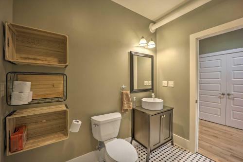 Apartamento Chic Downtown Escape, 8 Mi To Motor Speedway!