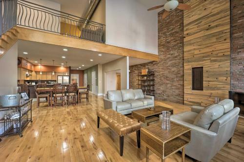 Apartamento Chic Downtown Escape, 8 Mi To Motor Speedway!