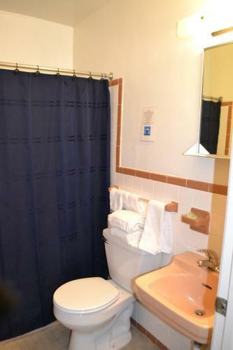 Wachapreague Inn - Motel Rooms