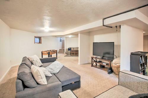 Home With Indoor Pool, 1 Block To Liberty Lake!