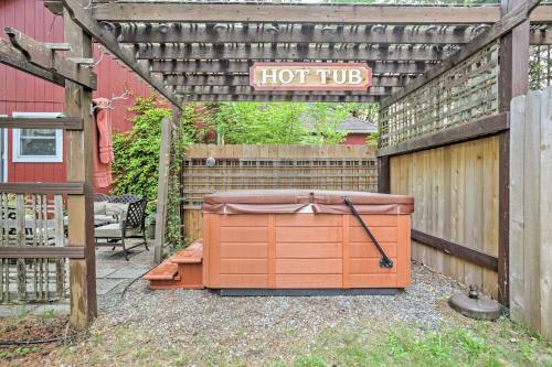 Whimsical Packwood Farmhouse With Hot Tub And Fire Pit