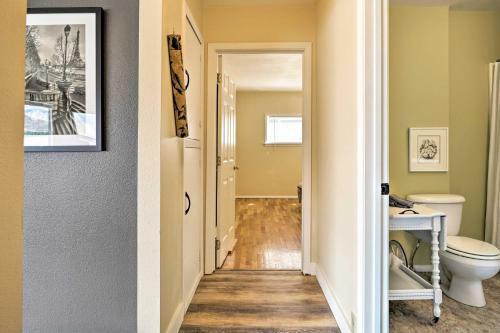 Waterfront Lake Osoyoos Cottage With Beach And Patio!