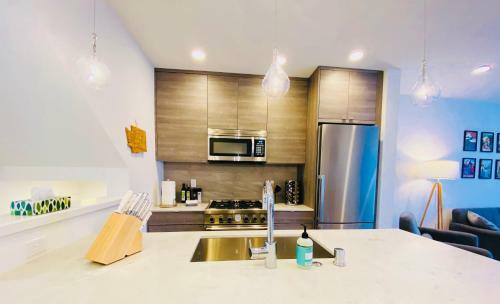 Apartamento Modern Ballard Townhouse - 92 Walkscore & Rooftop!