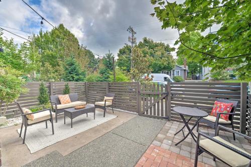 Upscale Home With Patio Walk To Green Lake Park