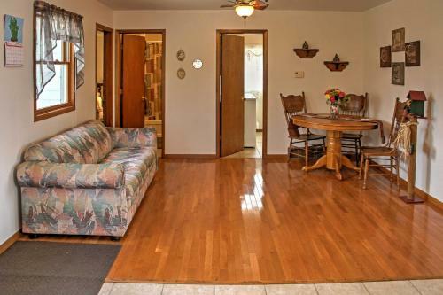 Cozy Balsam Lake Home Deck, Private Dock And Kayaks