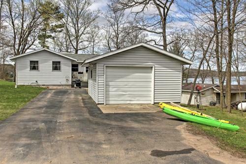 Cozy Balsam Lake Home Deck, Private Dock And Kayaks