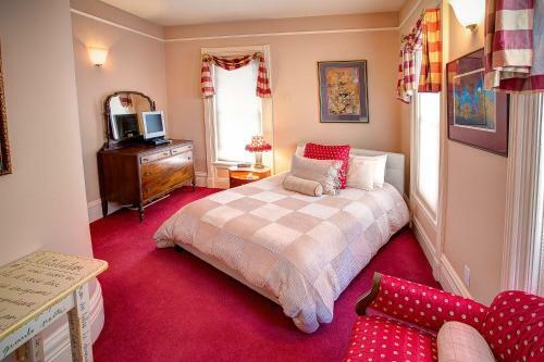 M&m Victorian Bed And Breakfast