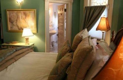 M&m Victorian Bed And Breakfast