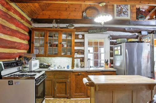 Lakefront Mercer Cabin With 2 Lofts, Fire Pit And Porch