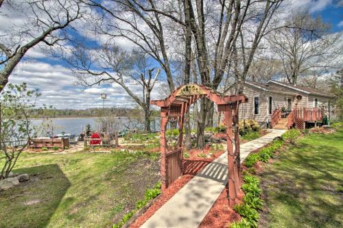 Airy Cottage With Dock And Views On Buffalo Lake!