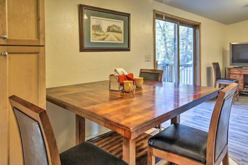 Northwoods Home With Deck 1 Block To Papkee Lake