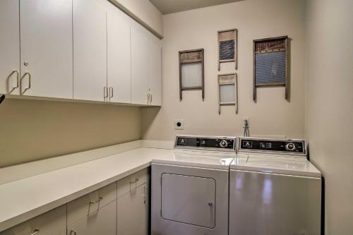 Luxe Greystone Escape With Hot Tub - Walk To Slopes!