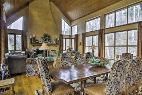 Luxe Greystone Escape With Hot Tub - Walk To Slopes!