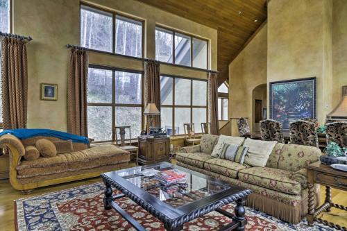 Luxe Greystone Escape With Hot Tub - Walk To Slopes!