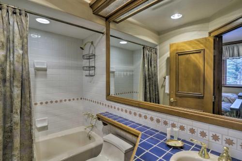 Luxe Greystone Escape With Hot Tub - Walk To Slopes!