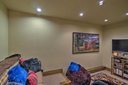 Luxe Greystone Escape With Hot Tub - Walk To Slopes!