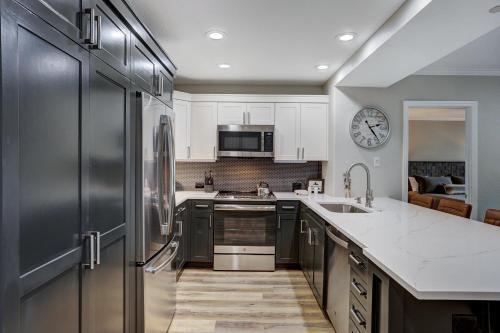 Apartamento Modern 2br + Den At St James- Sleeps 10! Condo