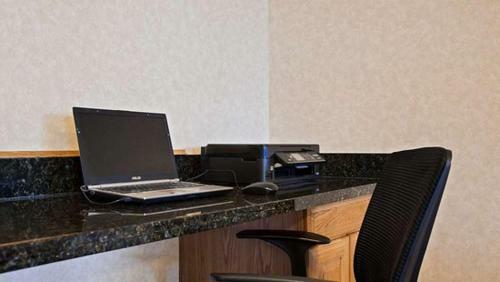 Hotel Serena Inn & Suites- Sundance