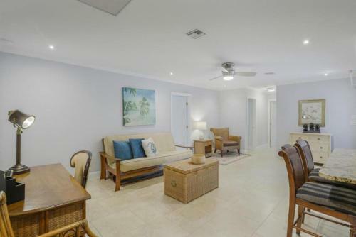 Sand Hill St. 318 Marco Island Vacation Rental