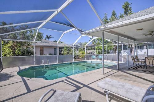 Breezy Marco Island Home With Pool - Walk To Beach!
