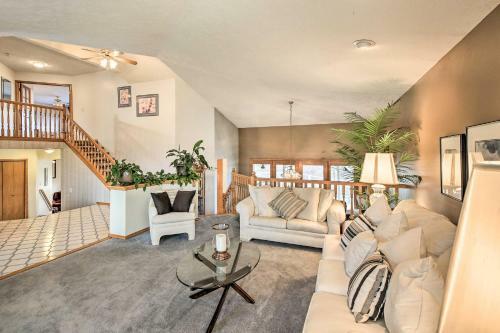 Grand Getaway With Pool And Spa In Spokane Valley