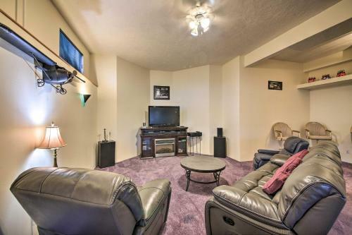 Grand Getaway With Pool And Spa In Spokane Valley