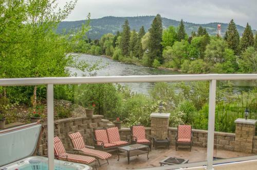 Grand Getaway With Pool And Spa In Spokane Valley
