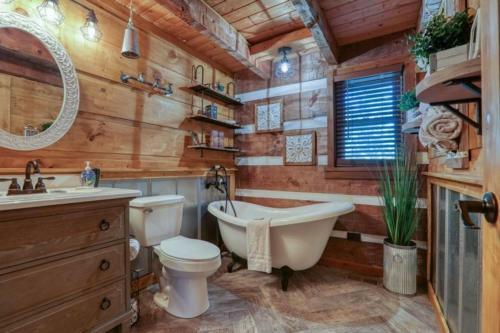 God's Country - 3 Bedrooms, 2 Baths, Sleeps 7 Home