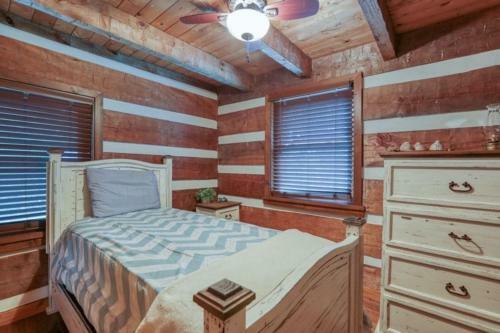 God's Country - 3 Bedrooms, 2 Baths, Sleeps 7 Home