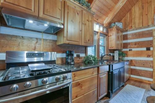 God's Country - 3 Bedrooms, 2 Baths, Sleeps 7 Home