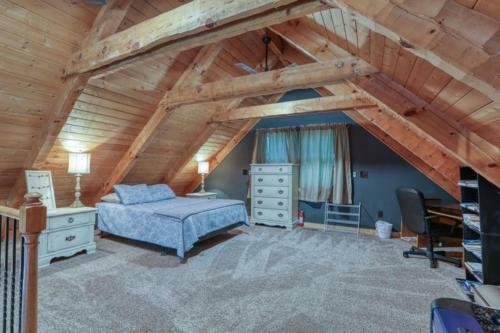 God's Country - 3 Bedrooms, 2 Baths, Sleeps 7 Home