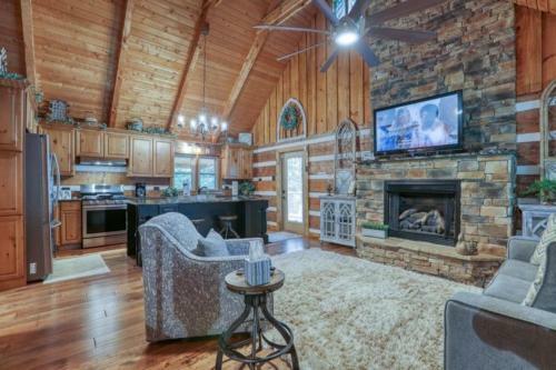 God's Country - 3 Bedrooms, 2 Baths, Sleeps 7 Home