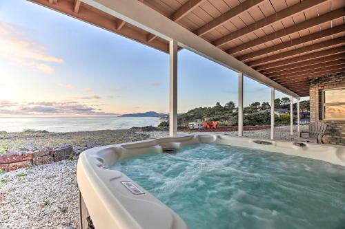Luxe Newport Estate With Spa And Lighthouse Views
