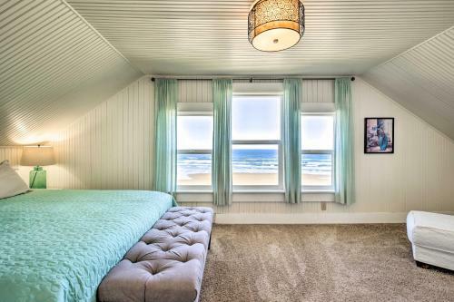 Beachfront Newport Cottage With Private Hot Tub