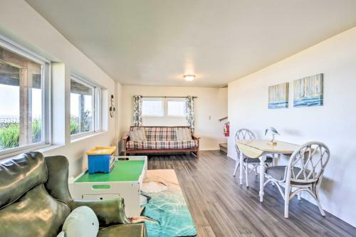 Beachfront Newport Cottage With Private Hot Tub