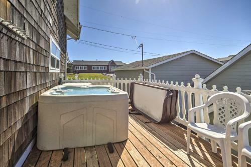 Beachfront Newport Cottage With Private Hot Tub