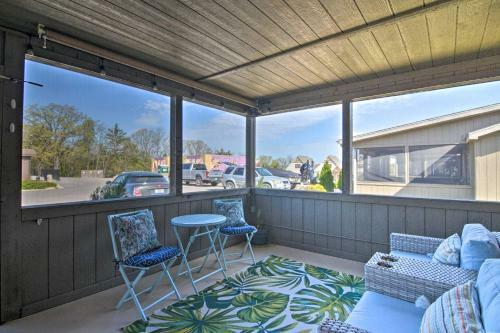 Resort Cabin With Nearby Pool And Lake Access!