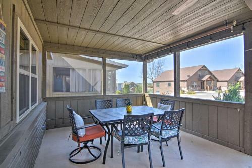 Resort Cabin With Nearby Pool And Lake Access!