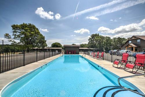 Resort Cabin With Nearby Pool And Lake Access!