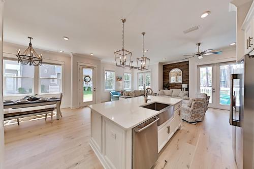 Luxe Corner-unit Townhome With Bikes & Beach Shuttle Townhouse