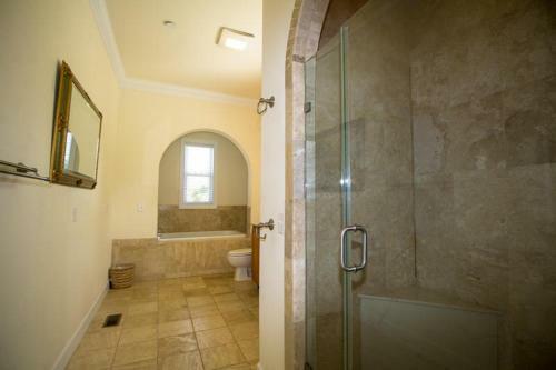 619 Dolphin Road - Six Bedroom House